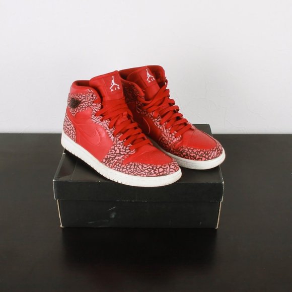 Authenticity Guaranteed NIKE Jordan 1 Retro Red Elephant Print Sneakers - Picture 11 of 15